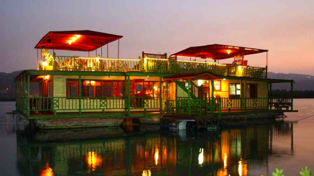 houseboat grill restaurant in montego bay