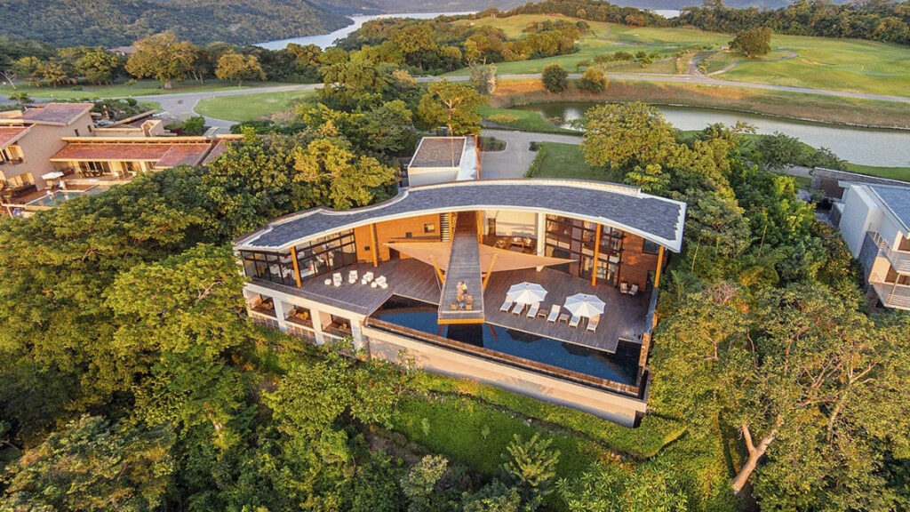 villa in costa rica that has a chef available