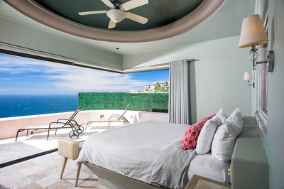 You're never too far from the ocean at this villa, even when you're in your room!