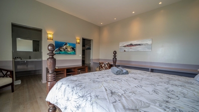 Bedroom 4: Located on the lower level. A king size bed, air conditioning, ceiling fan,&nbs