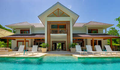 Luxury Villa Photo #5