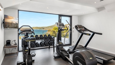 Fitness Area: On the lower level. Air conditionning, weight machine, treadmill, stationary bike, fre