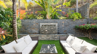 Outdoor Lounge Areas