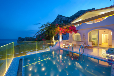Luxury Villa Photo #26