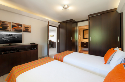 Bedroom 2: Located on the main level. King size bed (or Twn beds), air conditioning, HD-TV