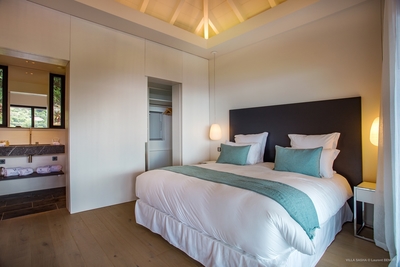 Bedroom 2: Located on the top floor with private terrace and ocean view. King size bed