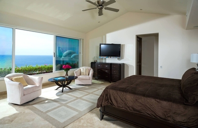 Everything you need for a relaxing evening can be found in any of the 5 bedrooms in Villa del Mar