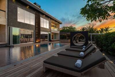 Luxury Villa Photo #9