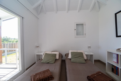 Bedroom 3: Queen size bed, air-conditioning. Shared bathroom (with bedroom 2) with rain shower 
