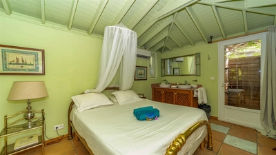 Bedroom 4: Queen size bed, air conditioning, HD-TV, dressing room, safe. Adjoining bathroom wit