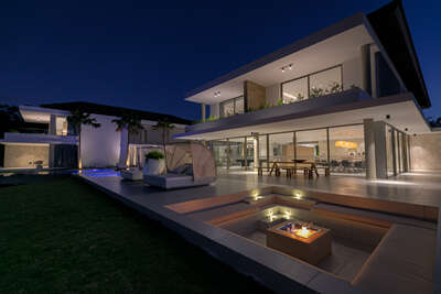 Luxury Villa Photo #15