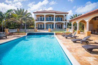 Luxury Villa Photo #2