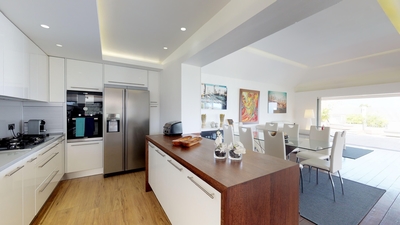 Kitchen: Fully equipped kitchen for gourmet, service for 16 guests, Dishwasher, Microwave, Blender, 