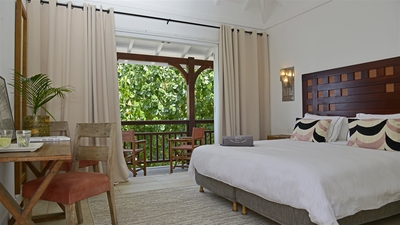 Bedroom 2: In a separate bungalow. King size bed (or twin beds upon request), air conditioning,