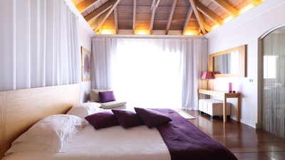Bedroom 2: Located on the ground floor with access to a terrace and ocean view. King size bed, air c