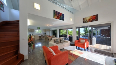 Living & Dining Areas: Air conditioning, HD-TV with Orange TV channels (including CNN), Blu-Ray