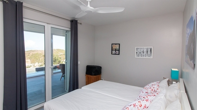 Bedroom 1: Air-conditioning, king size bed ( or Twin beds), HD-TV, Apple TV, safe. Shared en-suite b