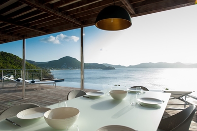Dining Area: Outdoor dining table for 8 people. Sea view. 
