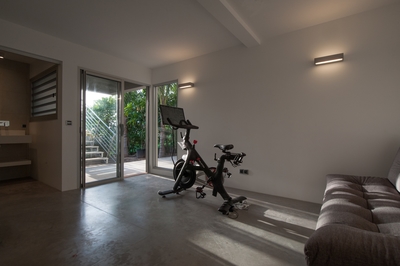 Fitness Room: Vélo Peloton, a lounge bike that connects to a large tablet that acts as a home