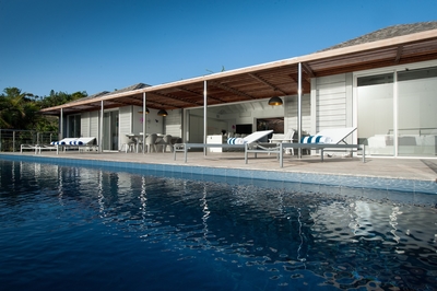 Terrace & Pool: Spacious terrace with heated infinity pool, deckchairs, barbecue, outdoor livin