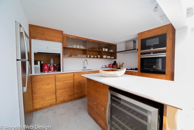 Kitchen & Dining Area: Fully equipped kitchen, dishwasher, microwave, nespresso machine, open to the