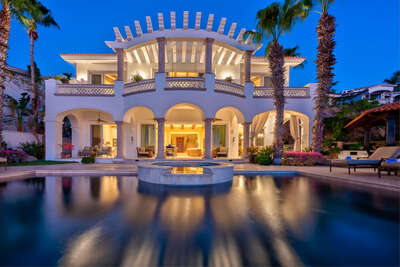 Luxury Villa Photo #13