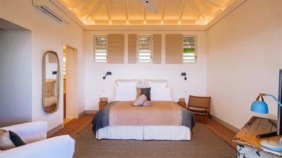 Bedroom 1: In a private bungalow. A king size bed (or Twin beds), air conditioning, ceiling fan,&nbs