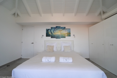 Bedroom 1: Situated next to the living room, Ocean view, Queen size bed, air-conditioning, WIFI. Ope