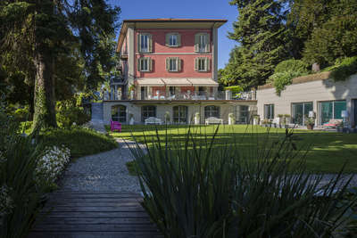 Luxury Villa Photo #3