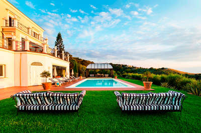 Luxury Villa Photo #12