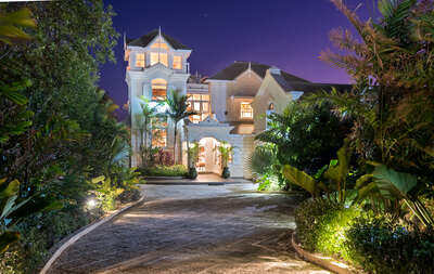 Luxury Villa Photo #17