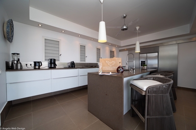 Kitchen & Dining Area: Modern and fully equipped kitchen with a large central island with breakfast 