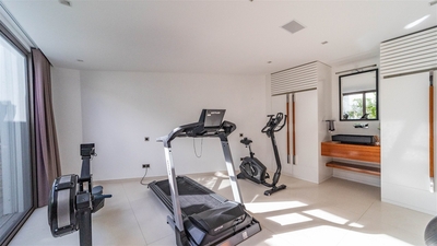 Fitness Room: Air-conditioning, Treadmill, bycycle. 