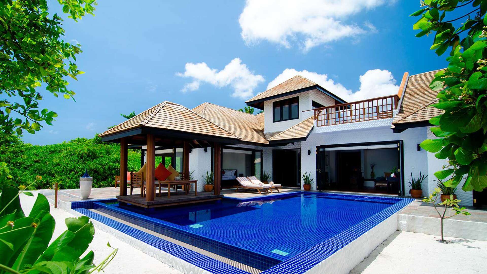  - Family Villa with Pool - Image 1/8