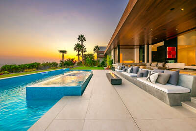 Luxury Villa Photo #9