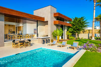 Luxury Villa Photo #7