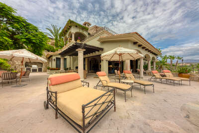 Luxury Villa Photo #12