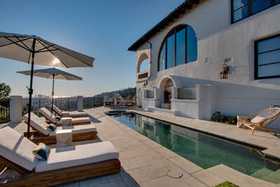 Luxury Villa Photo #4