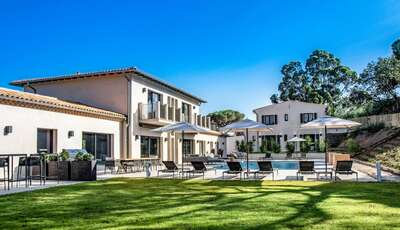 Luxury Villa Photo #17