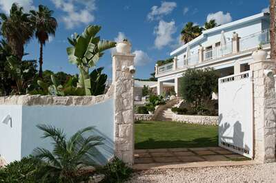 Luxury Villa Photo #16