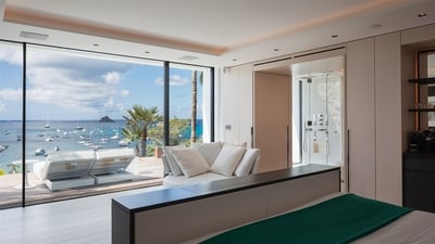 Bedroom 5: This suite is located on the lower level and has a direct access to the terrace and the p