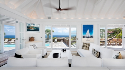 Living Area: Ceiling fans, HD-TV, Dish network, Canal Satellite and DVD player. Ocean view. 