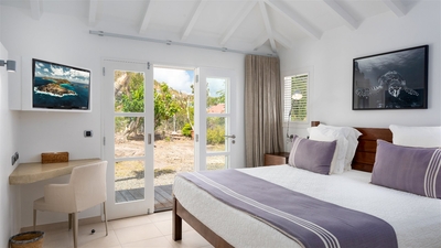 Bedroom 1: Located in a separate bungalow at the entrance of the property. King size bed, air condit