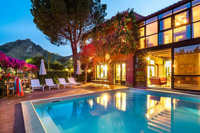 Luxury Villa Photo #6