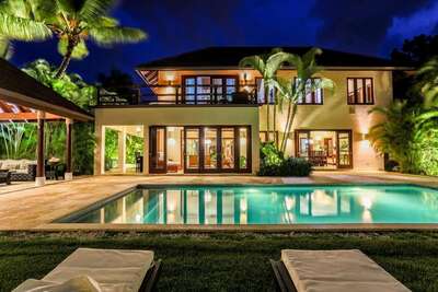 Luxury Villa Photo #40