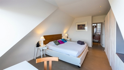 Bedroom 2: On the upper level. King-size bed, air conditioning, HD-TV with French channels