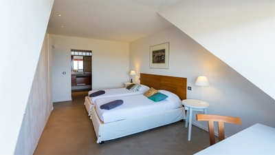 Bedroom 3: On the upper level.  Twin beds, air conditioning, HD-TV with French c