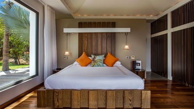 Bedroom 2: Located on the main level, in a seperate bungalow. A king size bed, air conditi