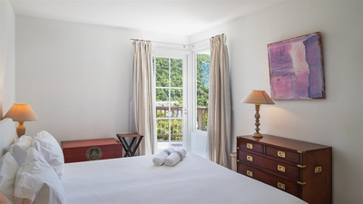 Bedroom 3: Situated on the lower level. Queen size bed (can be prepared as twin beds), air condition