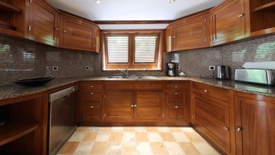 Kitchen: Fully equipped kitchen, marble worktops